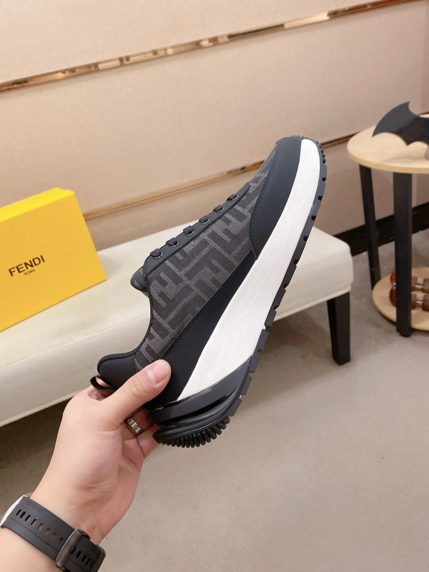 Factory price 442💰 (fendi) New high-top 👊🏻 upper 🇮🇹 imported cowhide fabric 🇩🇪 imported breathable mesh lining. The original outsole is molded to highlight the identity of every man, and the upper foot is elegant and stable🚶🏻🚶🏻The high-end custom counters reproduce the original version📯No matter the wind or rain, the shoe last remains unchanged and can withstand the verification of time🔍️,🔵 Size: 38-44